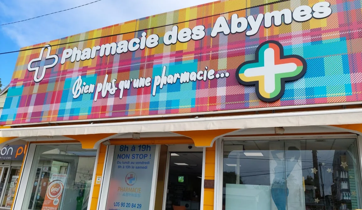 Façade de la Pharmacie des Abymes